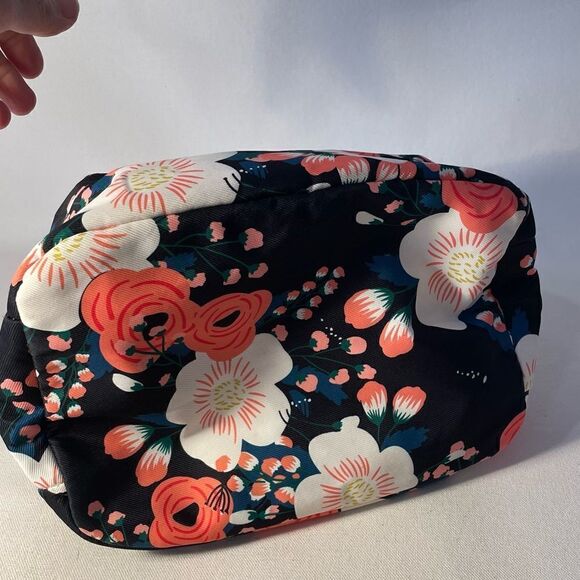 Insulated floral lunch bag in the style of Rifle Paper Company - Picture 6 of 9